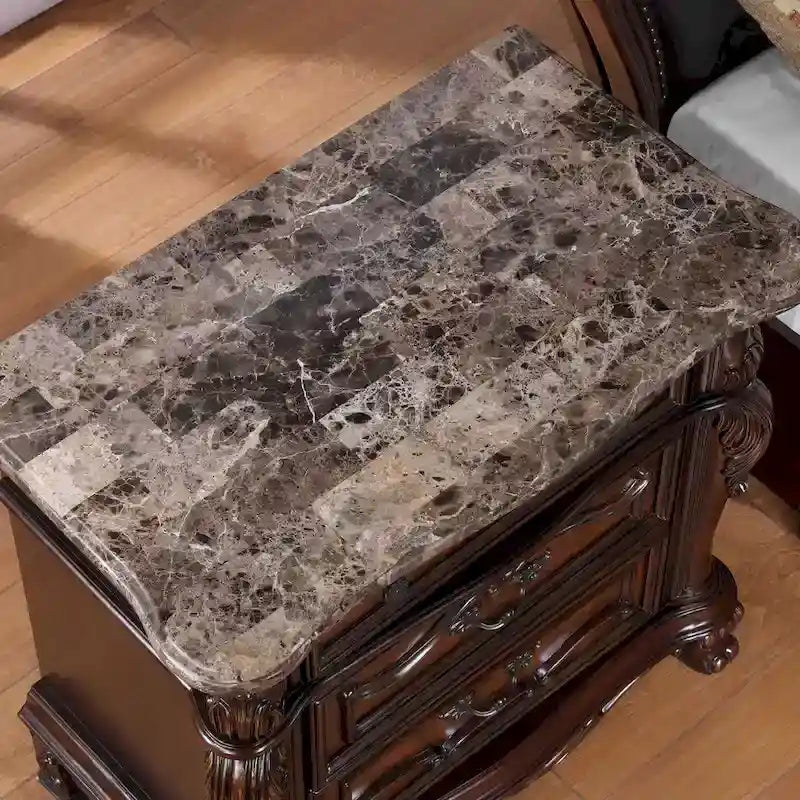Ensemble de chambre à coucher Eugene trois pièces en bois de cerisier foncé traditionnel