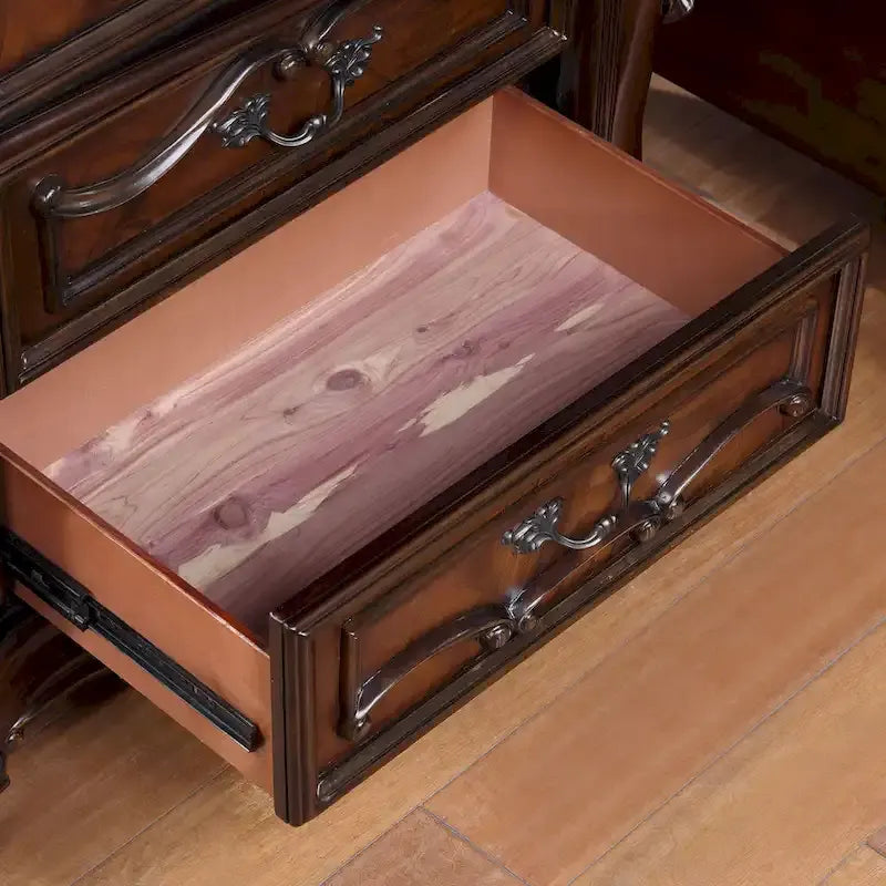 Ensemble de chambre à coucher Eugene trois pièces en bois de cerisier foncé traditionnel